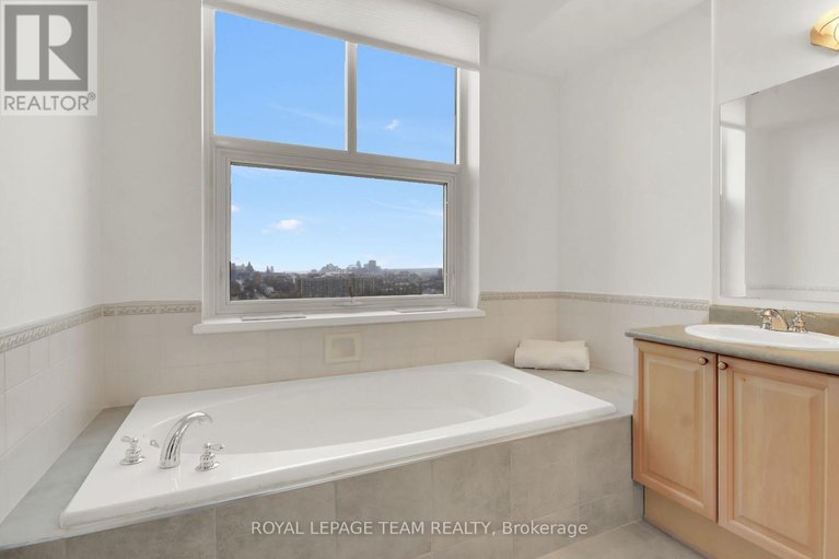 29612403/1104-131-wurtemburg-street/lower-town/ottawa/ontario/K1N1J2_30