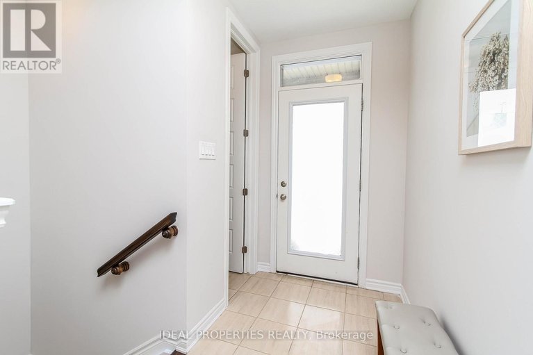 29473563/703-derreen-avenue/stittsville-north/ottawa/ontario/K2S2Z2_4