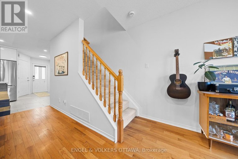 29670402/9-festive-private/central-park/ottawa/ontario/K2C4A1_17