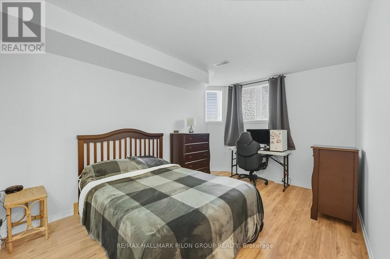 29595163/10-lakepointe-drive/avalon-east/ottawa/ontario/K4A5E3_12