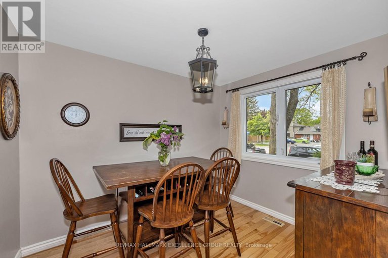 28418354/92-1643-du-sommet-place/chateauneuf/ottawa/ontario/K1C4Z9_15