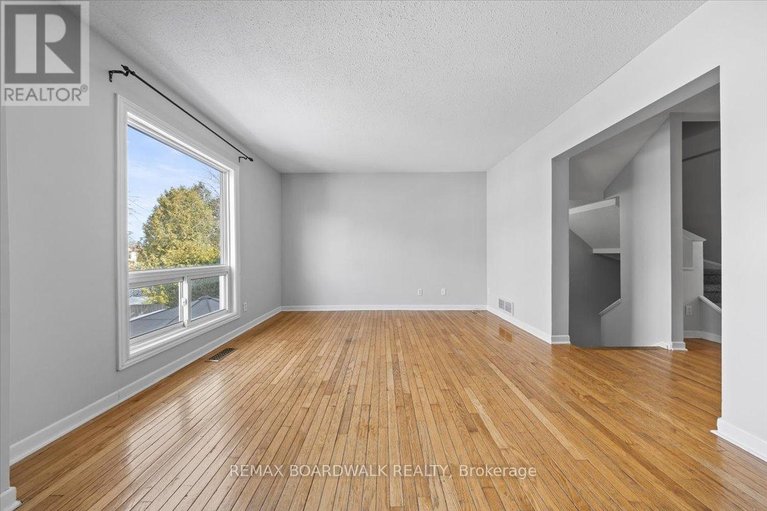 29445162/1513-thurlow-street/fallingbrookridgemount/ottawa/ontario/K4A2K9_50