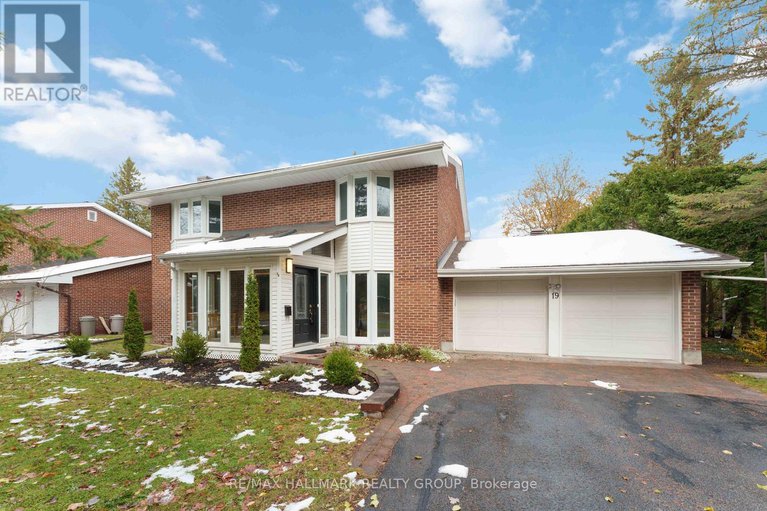 29123491/19-kingsford-crescent/beaverbrook/ottawa/ontario/K2K1T5_1