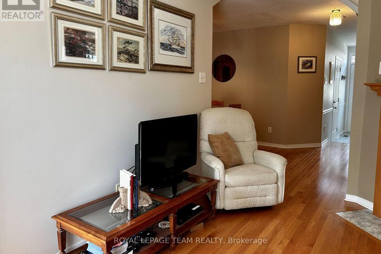 28666132/15-santa-cruz-private/riverview-park/ottawa/ontario/K1G6M5_14