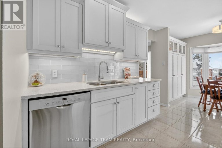 29501810/318-liard-street/stittsville-south/ottawa/ontario/K2S1J8_13