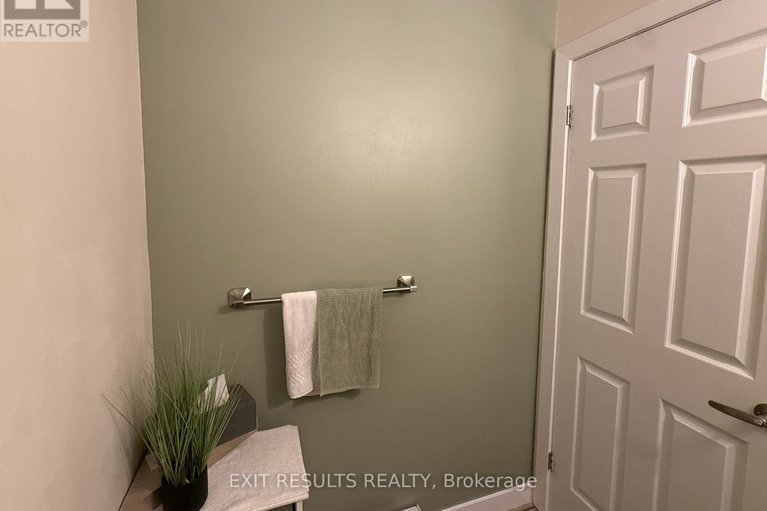 29055945/1090-dianne-avenue/town-of-rockland/clarence-rockland/ontario/K4K1G7_7