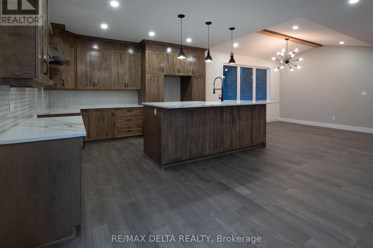 28239963/3435-old-highway-17/clarencerockland-twp/clarence-rockland/ontario/K4K1W1_7