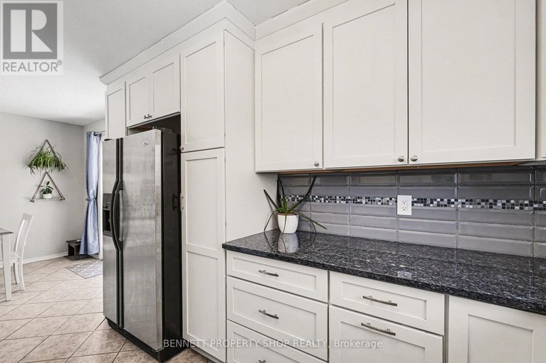 29423087/4-bartley-crescent/on-the-green/ottawa/ontario/K2J2J7_9