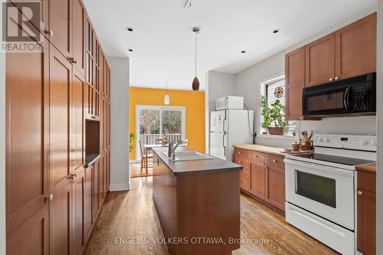 28384627/95-goulburn-avenue/sandy-hill/ottawa/ontario/K1N8C9_8