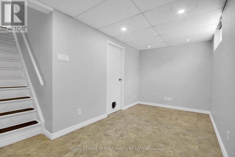 29638875/110-1770-cabaret-lane/fallingbrookpineridge/ottawa/ontario/K4A2G1_35