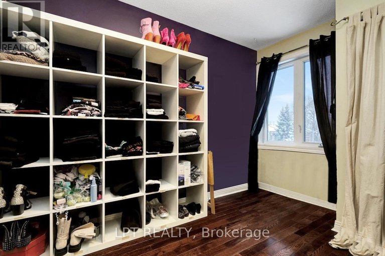 29180960/56-sandhurst-court/mooneys-bayriverside-park/ottawa/ontario/K1V9V4_29