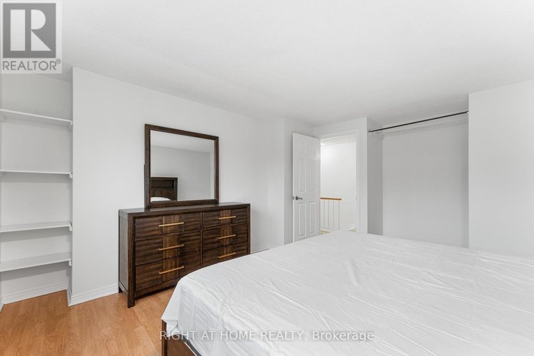 29273425/32-2296-orient-park-drive/blackburn-hamlet-south/ottawa/ontario/K1B4N6_19