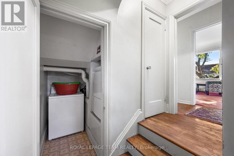 29064217/516-kenwood-avenue/mckellarhighland/ottawa/ontario/K2A0L6_25