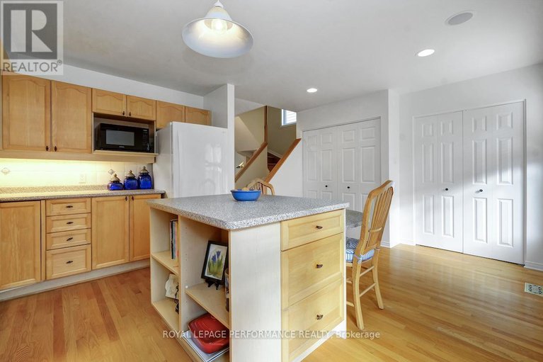 29081363/169-arcola-private/overbrookcastle-heights/ottawa/ontario/K1K4W9_18