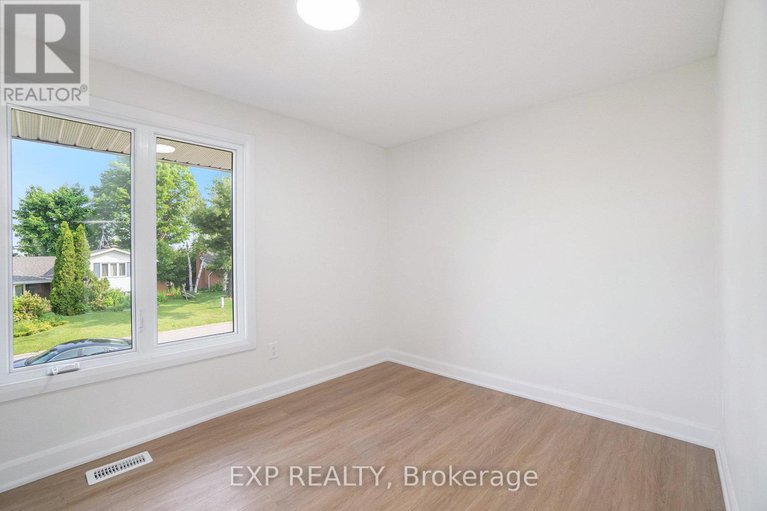 28435442/41-barnes-crescent/leslie-park/ottawa/ontario/K2H7C1_20