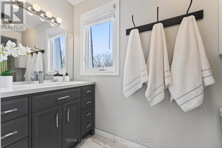 29325303/90d-templeton-street-e/sandy-hill/ottawa/ontario/K1N6X3_33