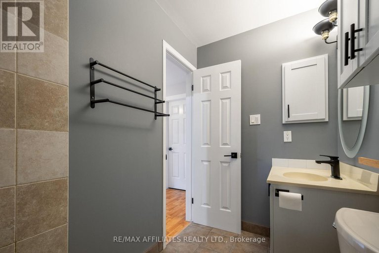 29083529/1687-tache-way/fallingbrookpineridge/ottawa/ontario/K4A2T5_20