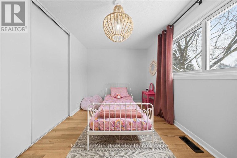 29297114/20-whitburn-crescent/crystal-beach/ottawa/ontario/K2H5K6_22