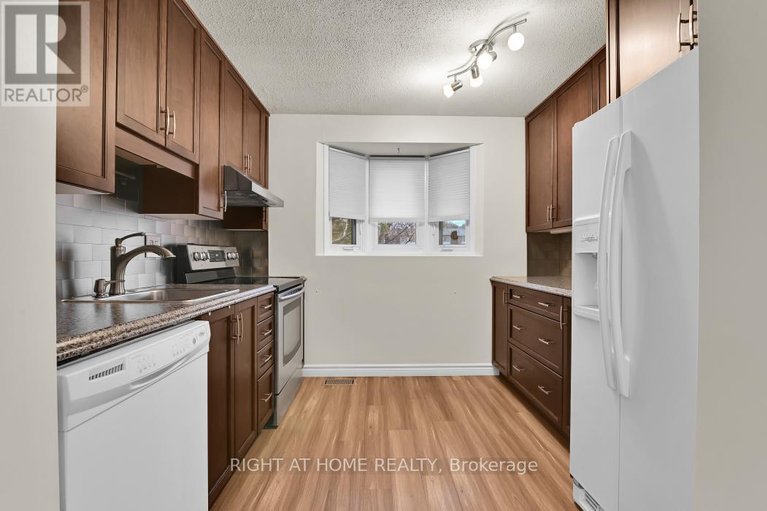 29603149/e-1700-lamoureux-drive/queenswood-heights-south/ottawa/ontario/K1E2N2_7