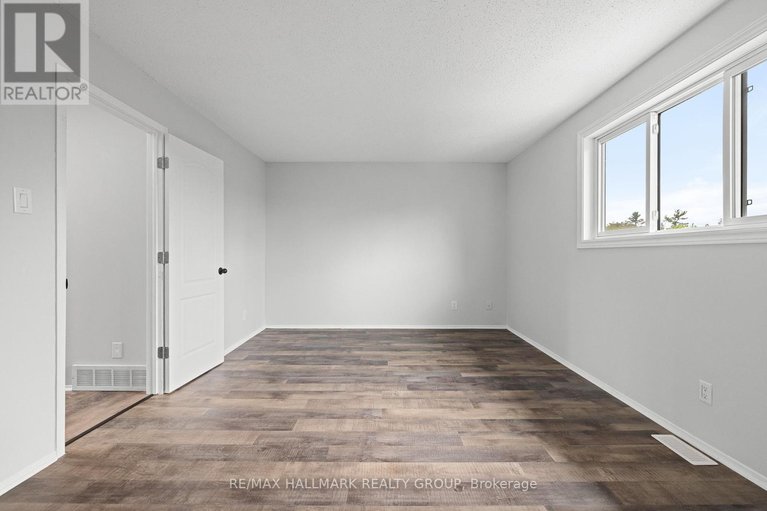 28354842/1083-millwood-court/convent-glen-north/ottawa/ontario/K1C3E9_27