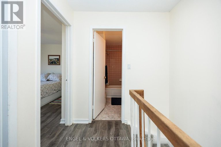 28289802/2-1204-shillington-avenue/carlington/ottawa/ontario/K1Z7Z4_27