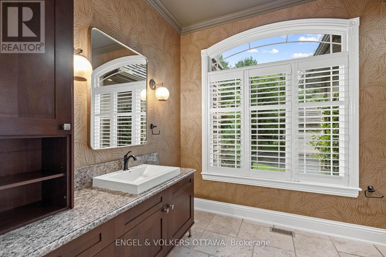 28965812/5800-queenscourt-crescent/manotick-east-to-manotick-station/ottawa/ontario/K4M1K3_18
