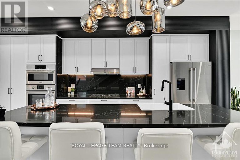 28662763/828-alpine-avenue/queensway-terrace-north/ottawa/ontario/K2B5R6_9