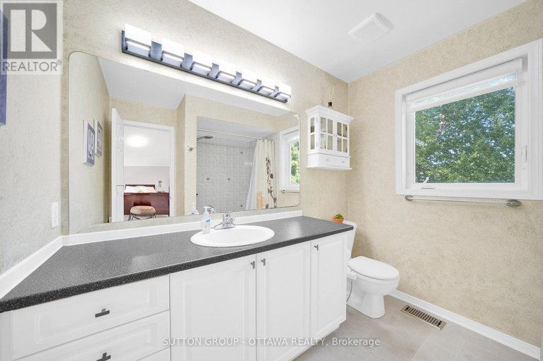 28741722/11-baypointe-crescent/barrhaven-east/ottawa/ontario/K2G6T8_24