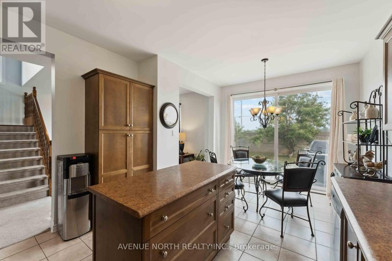 28444872/272-trail-side-circle/springridgeeast-village/ottawa/ontario/K4A5B1_12