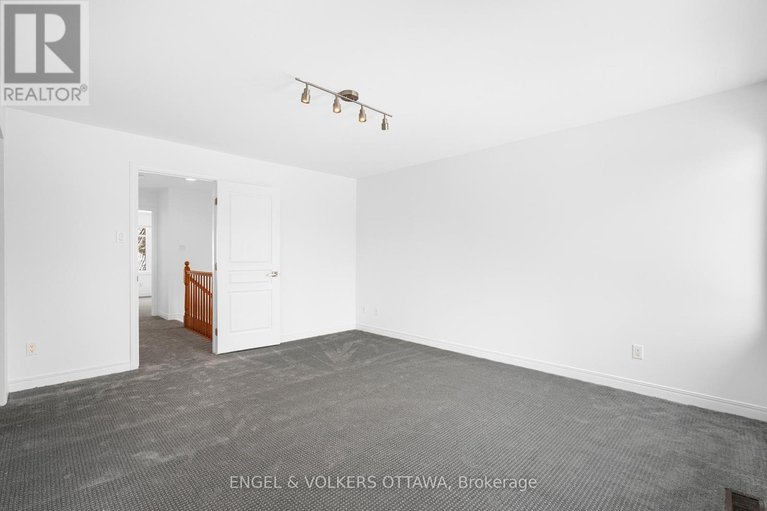 29344132/318-parkin-circle/blossom-parkkemp-parkfindlay-creek/ottawa/ontario/K1T4G6_32