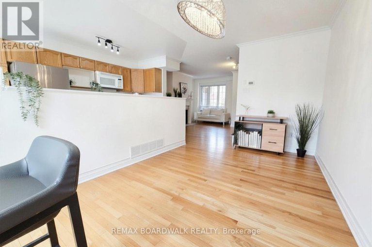 29678425/42-college-circle/castle-heights/ottawa/ontario/K1K4R8_12