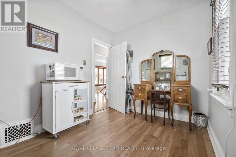 28500316/1357-thames-street/carlington/ottawa/ontario/K1Z7N3_20