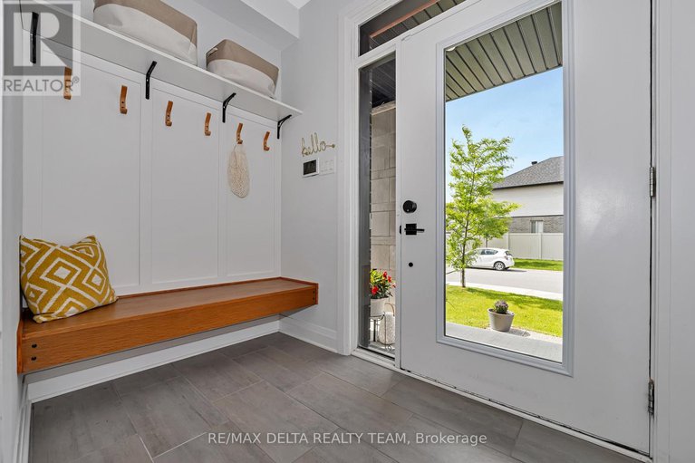 28467880/128-crevasse-road/mer-bleuebradley-estatesanderson-park/ottawa/ontario/K1W0P9_2