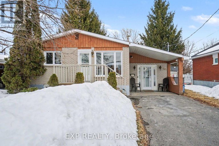 29430598/381-dominion-street-s/alexandria/north-glengarry/ontario/K0C1A0_2