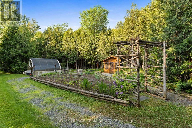 28313084/6005-earlscourt-crescent/manotick-east-to-manotick-station/ottawa/ontario/K4M1K2_44