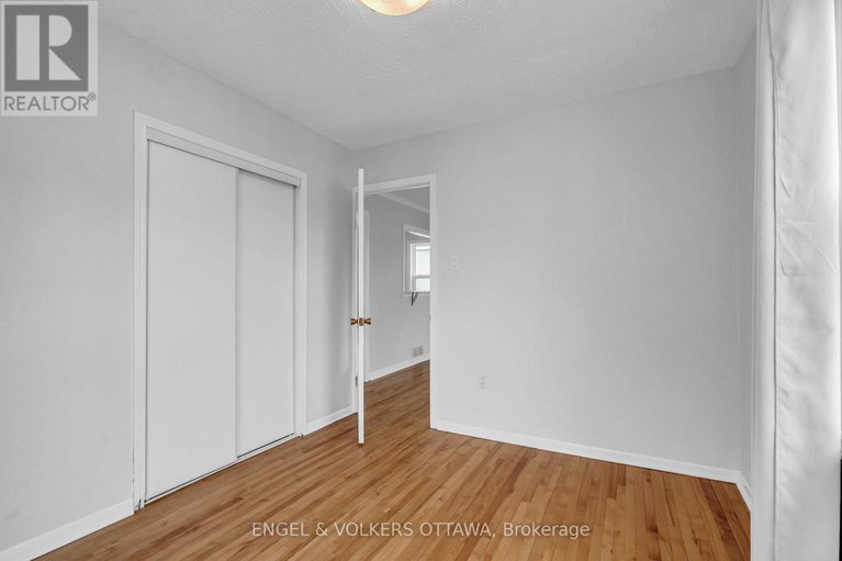 28177726/141-crerar-avenue/carlington/ottawa/ontario/K1Z7P4_10