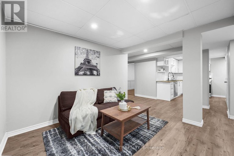 28586638/4463-shoreline-drive/riverside-southgloucester-glen/ottawa/ontario/K1V1R7_27