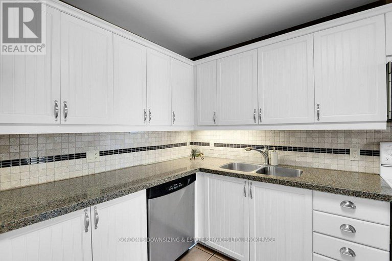 29228348/6370-sablewood-place/chapel-hill/ottawa/ontario/K1C7M3_15