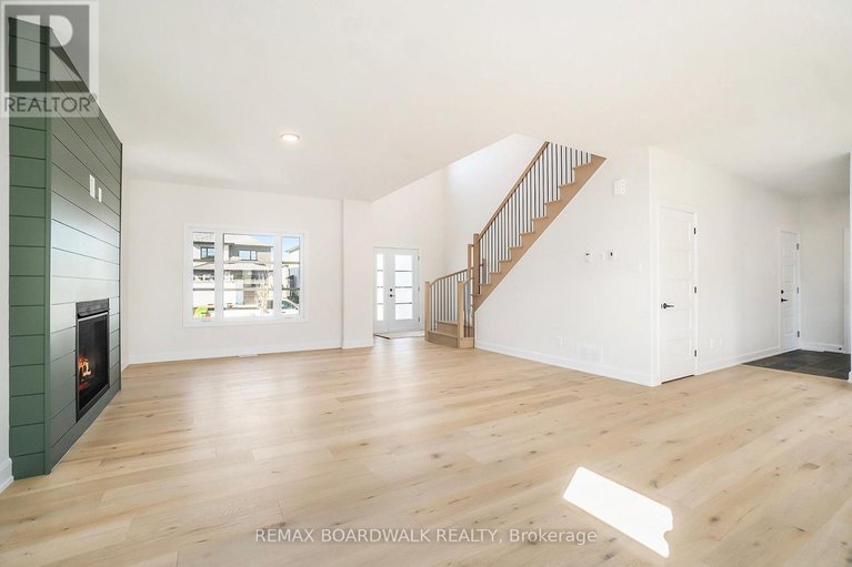 29490948/619-geneva-crescent/embrun/russell/ontario/K0A1W0_3