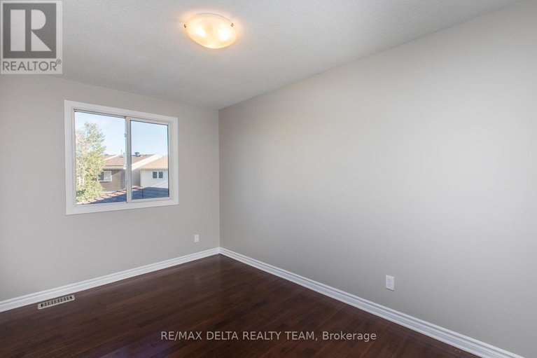 29517311/8-323-monica-crescent/bilberry-creekqueenswood-heights/ottawa/ontario/K1E3N6_32