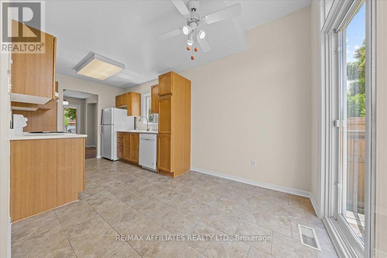 28647317/1510-duplante-avenue/fallingbrookpineridge/ottawa/ontario/K4A3Y8_11