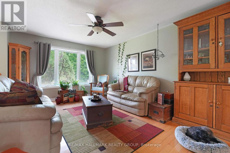 28430481/184-old-pakenham-road/fitzroy/ottawa/ontario/K0A1X0_5