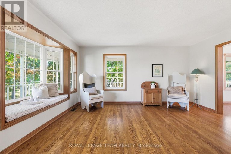 29036869/1102-cindy-hill-crescent/manotick-long-island-nicholls-island/ottawa/ontario/K4M1E8_11