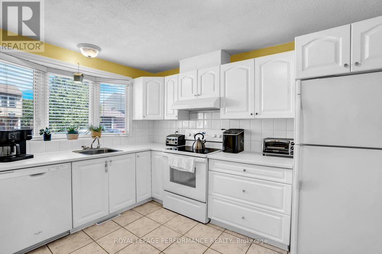 28226531/1752-lafrance-drive/queenswood-heights-south/ottawa/ontario/K1E2H2_8