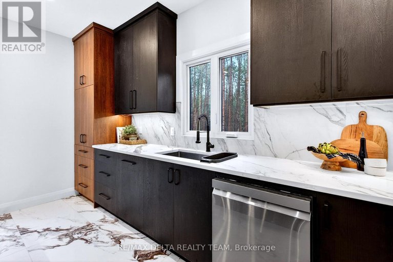 29628151/7861-springhill-road/metcalfe/ottawa/ontario/K0C2K0_15