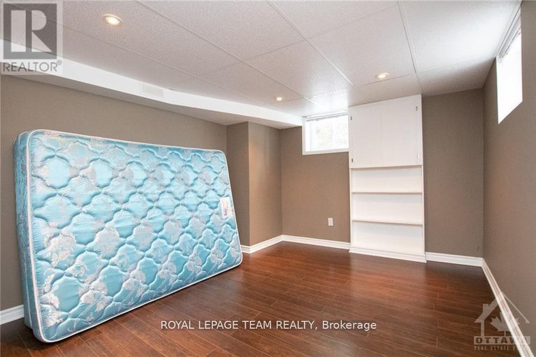 29269332/49-crownhill-street/beacon-hill-south/ottawa/ontario/K1J7K5_26