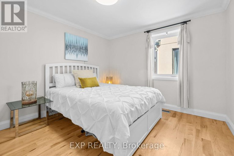 29427450/1377-mcmahon-avenue/emerald-woodssawmill-creek/ottawa/ontario/K1T1C2_17