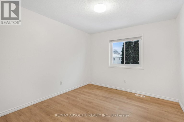 29194592/876-clearcrest-crescent/fallingbrookridgemount/ottawa/ontario/K4A3E6_25