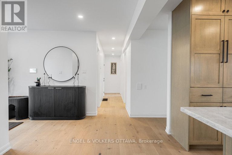 28298907/953-fairlawn-avenue/mckellar-heightsglabar-park/ottawa/ontario/K2A3S7_28
