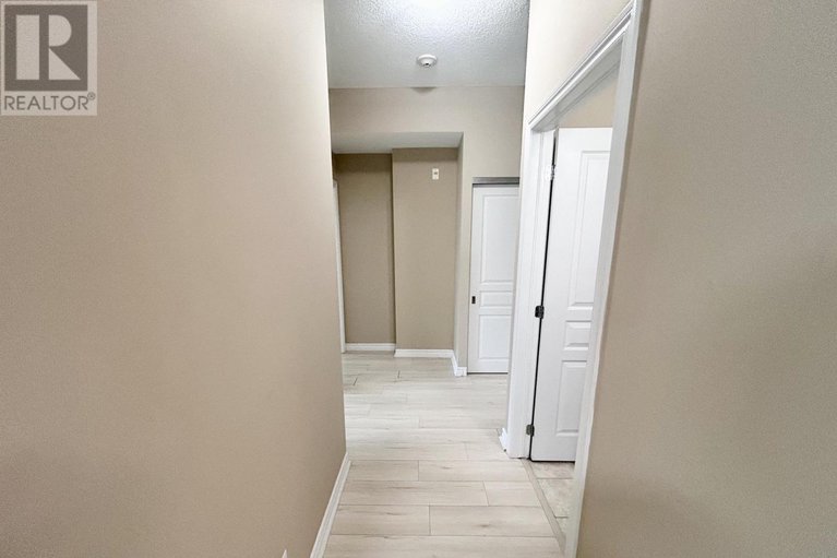 29430009/201-100-roger-guindon-avenue/riverview-park/ottawa/ontario/K1G3Z7_2